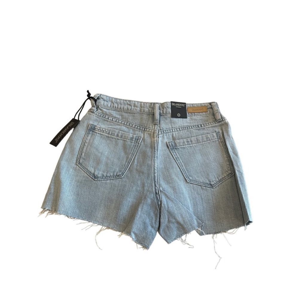 NWT Blank NYC Women’s Light Wash Denim Shorts Pocket Cut Out Raw Hem - Size 24 - Picture 4 of 10